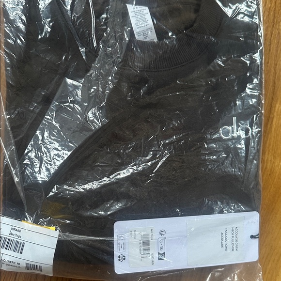 ALO Yoga Accolade Crew Neck Pullover sweatshirt, Unisex size small in espresso - Picture 4 of 6